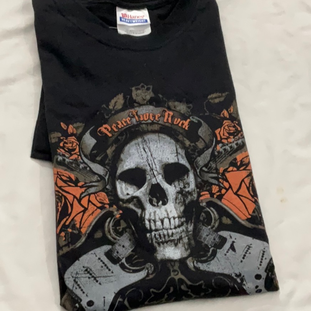 Hanes Skull and Roses Print Shirt